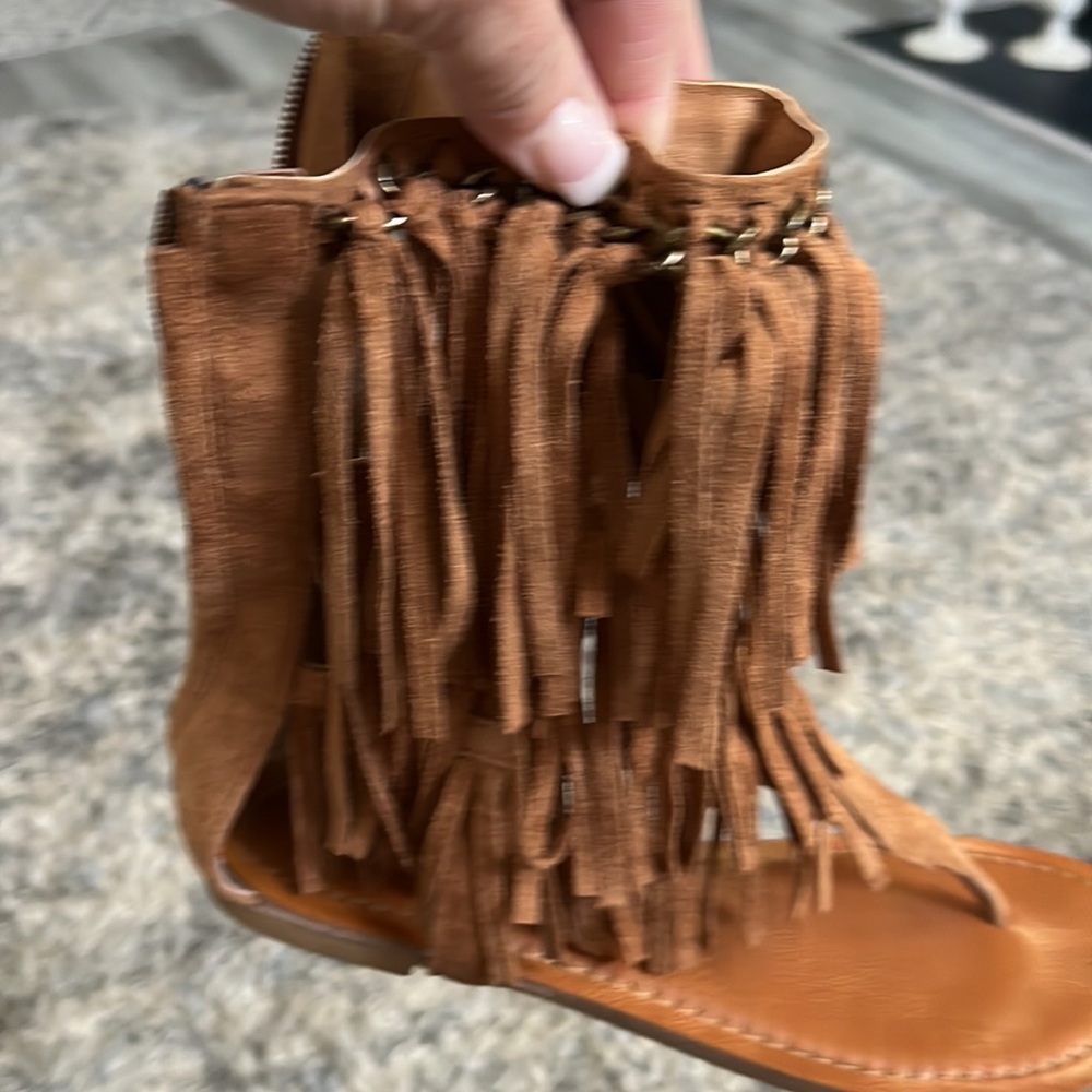 Not rates brand size 7.5 moccasin sandal, brown suede
